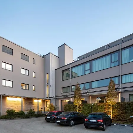 Golden Ball, Exclusive Serviced Munich 4*